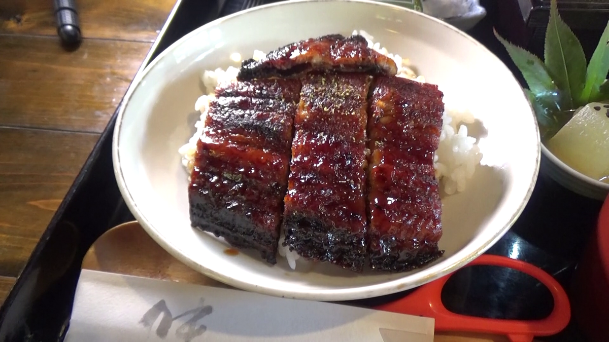 うなぎとそばの珍しいセットが店の看板メニュー
