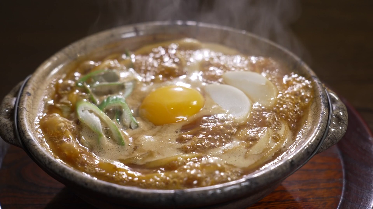 味噌の香りとぐつぐつとしたビジュアルが食欲をそそる！