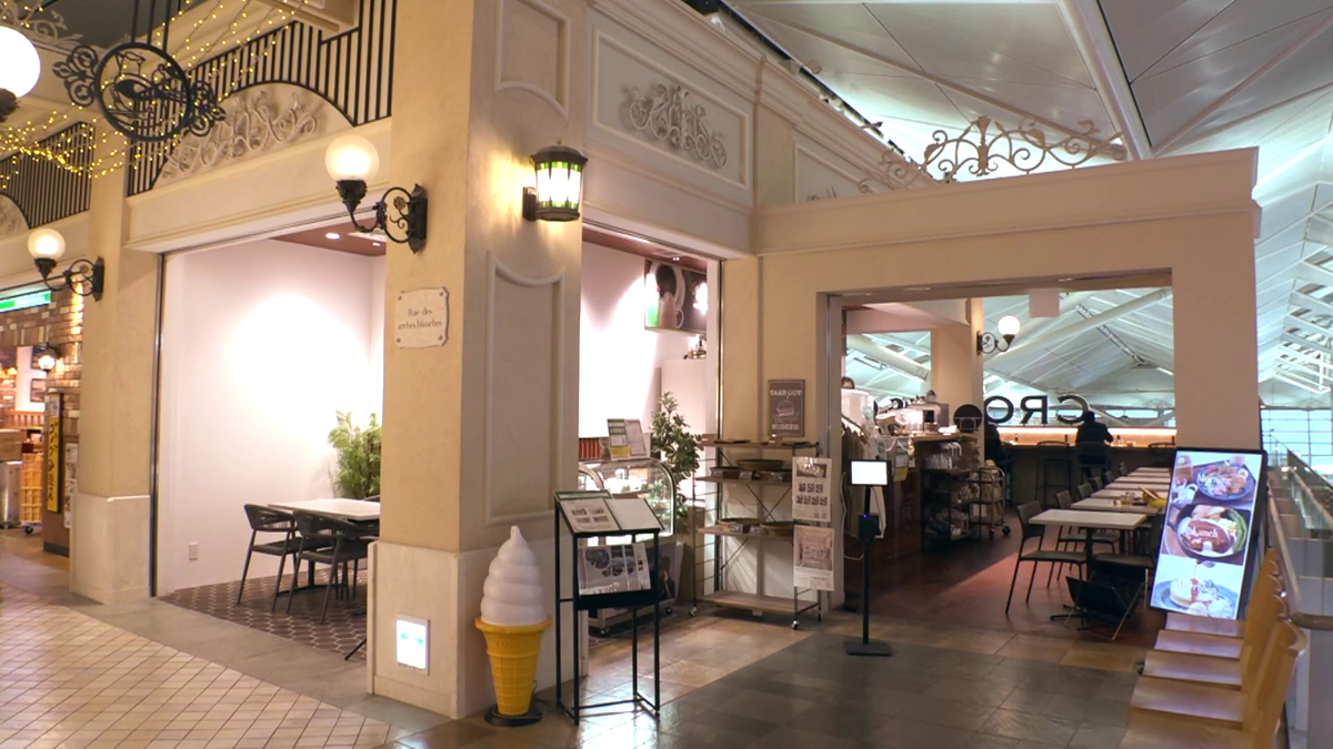 セントレア第1ターミナルの4階スカイタウンにあるカフェ「クローチェ」