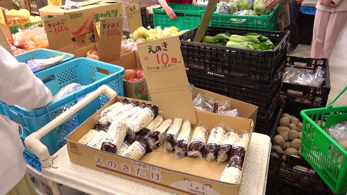 えのきが入った段ボール