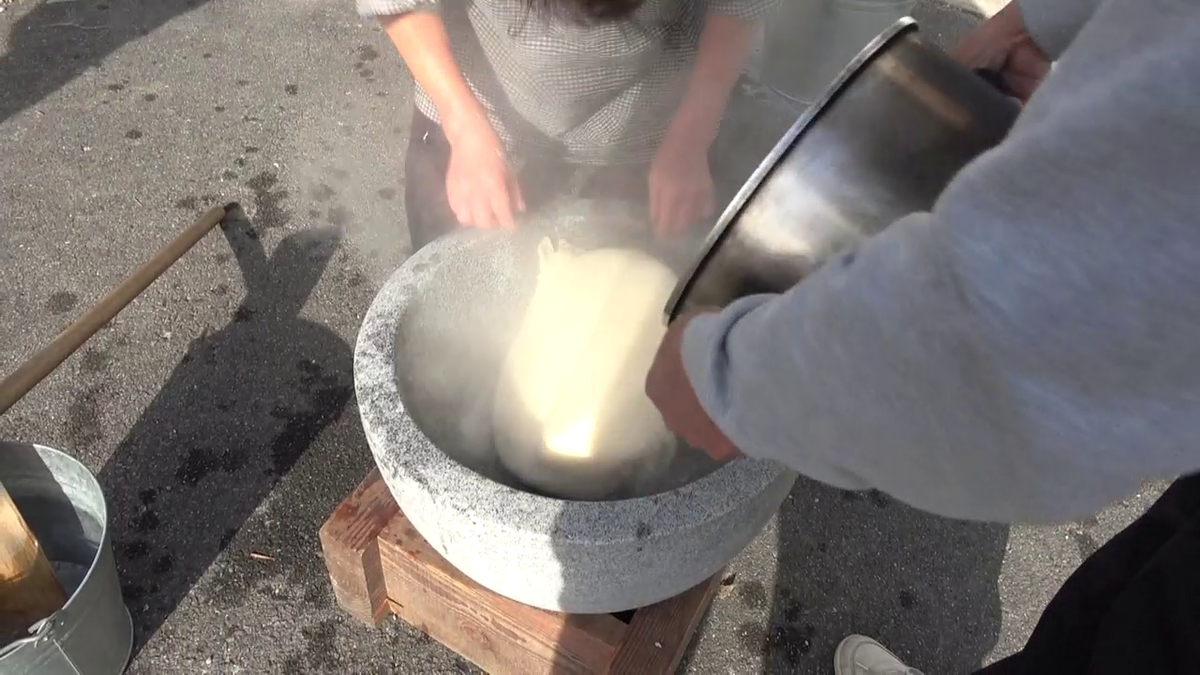 餅つきの様子