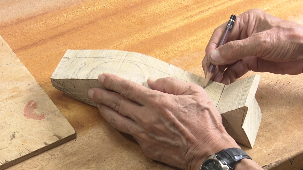 フリーハンドで描く様子