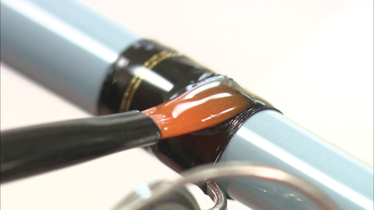 エポキシ樹脂を塗る