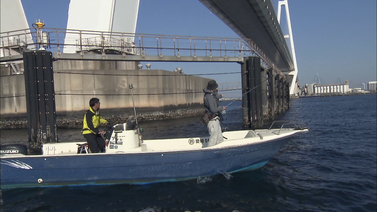 柱のそばでフライフィッシング