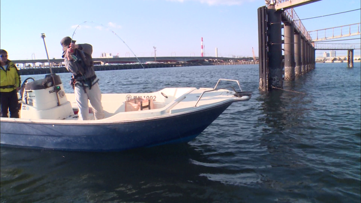 フライフィッシングをする様子