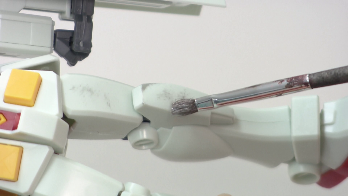 シルバーの輝きを加える