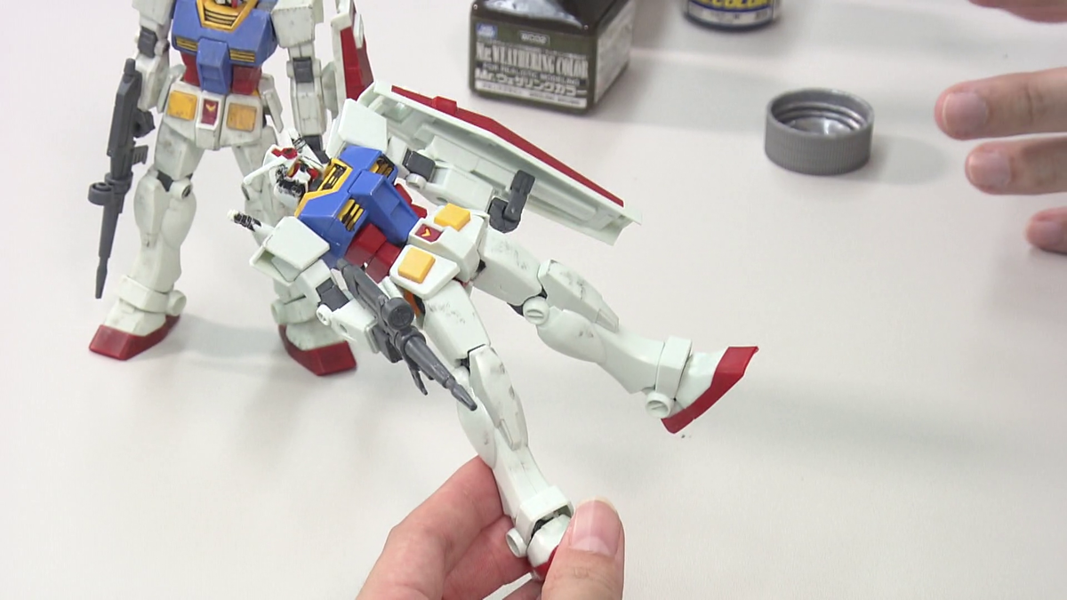 アウトラインが協調されたプラモデル