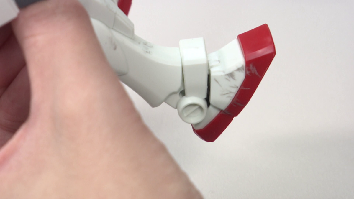 プラモデルにシルバーを施す