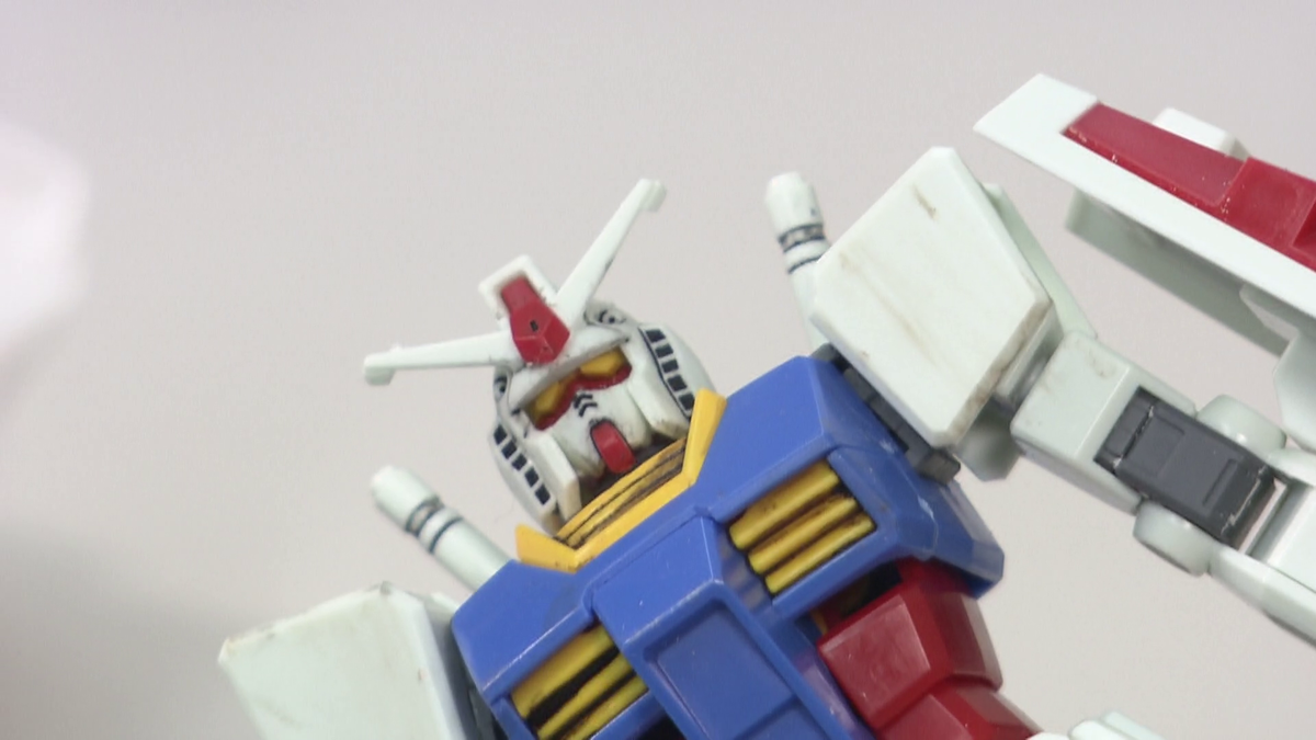 精悍な顔立ちに