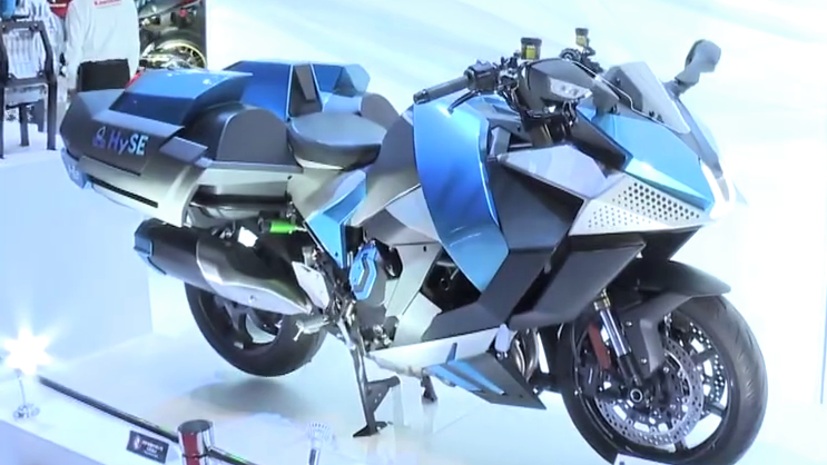 カワサキのブースで展示されていた「水素エンジンモーターサイクル」