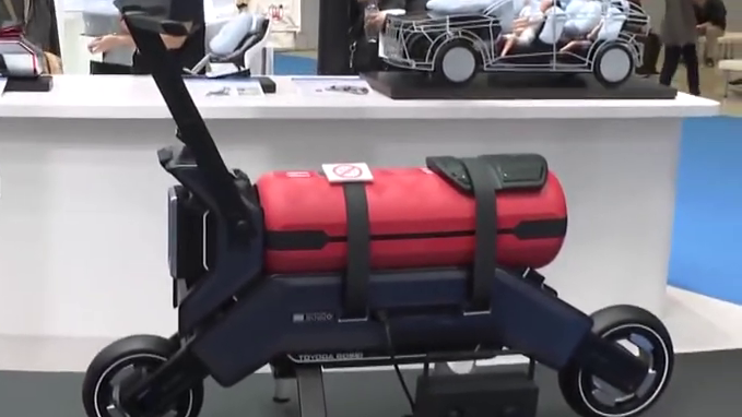 ポータブル水素カートリッジを小型のスクーターに付け替えられる