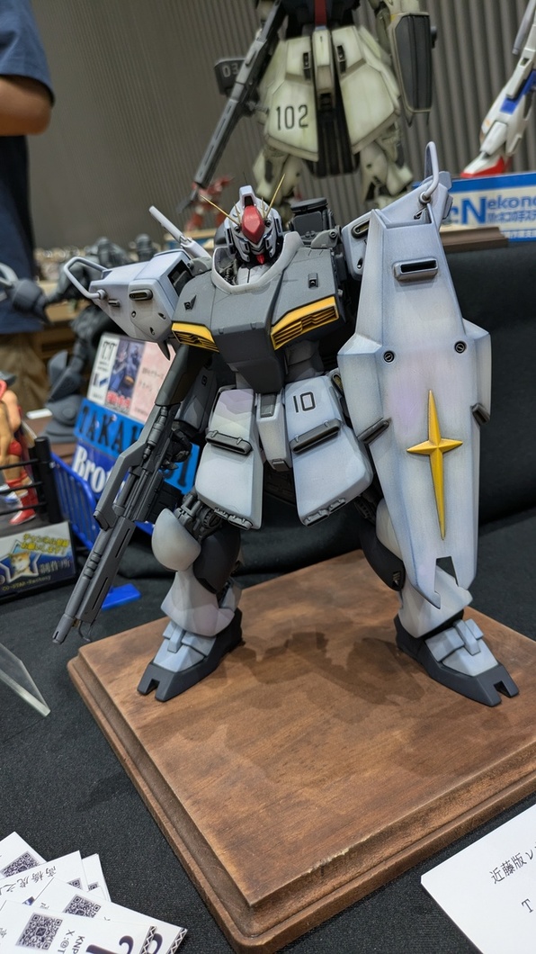 ν（ニュー）ガンダム全身