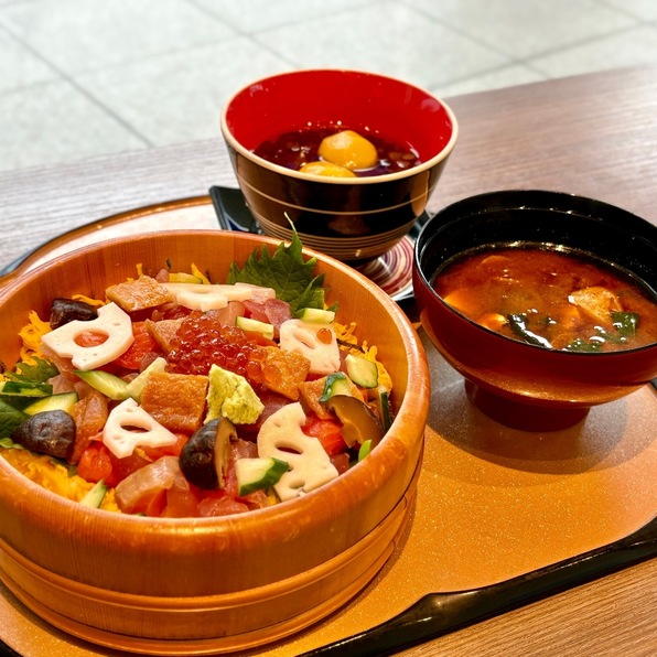 お雛ランチ（写真：瀬戸蔵カフェ花ごよみ）